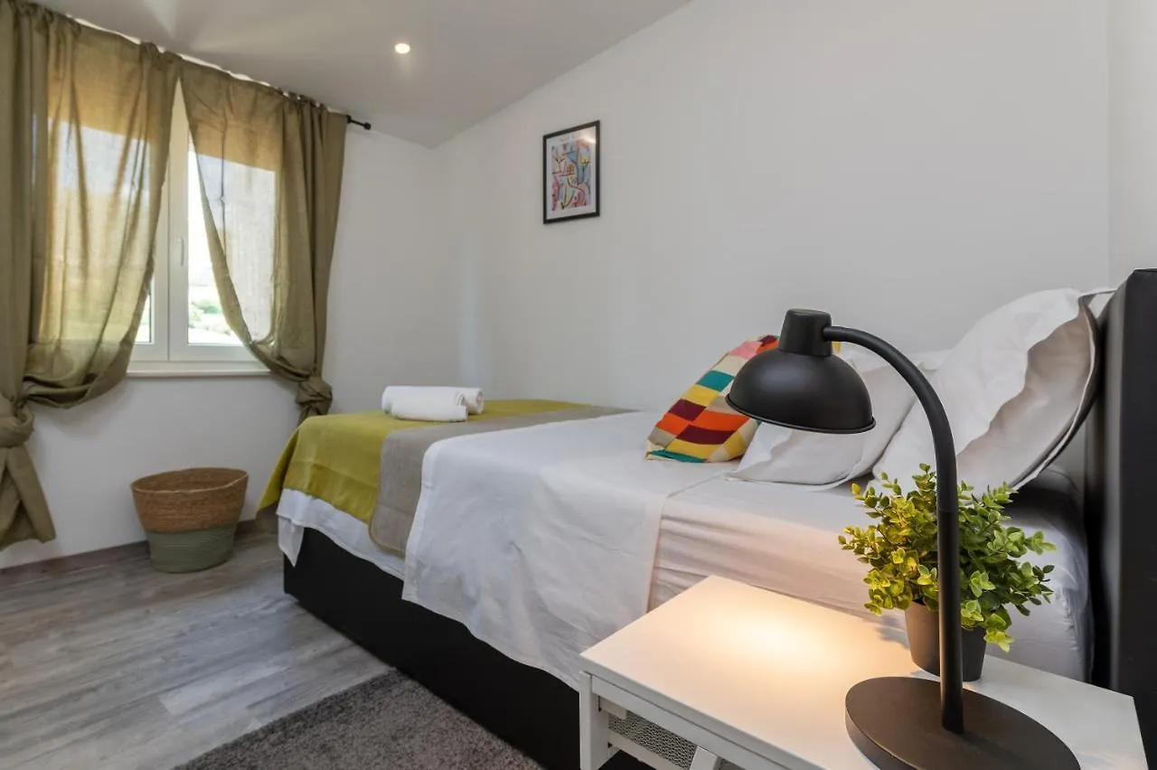 Olivae Apartments Trogir 0*,